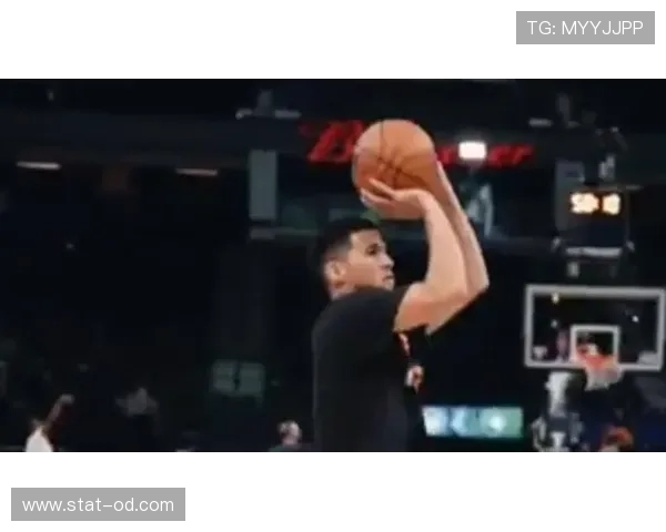 德文·布克利用挡拆拉开空间 提升关键时刻得分效率