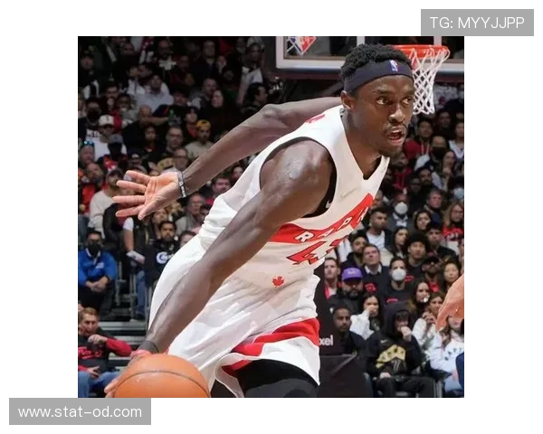 巴恩斯无球穿插拉开空间区别于西亚卡姆背身单打