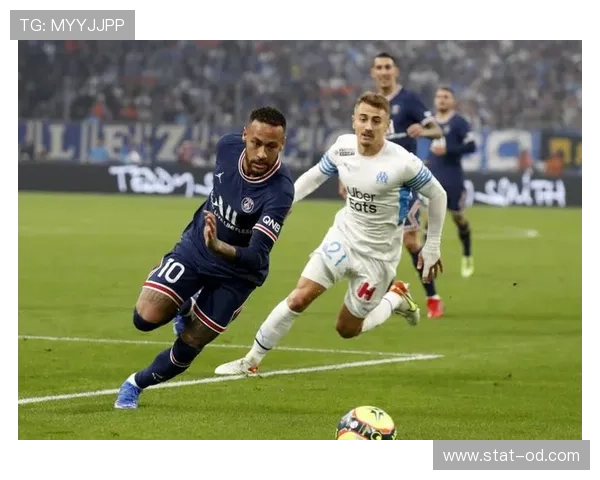 巴黎中场体系在高强度对抗下呈现流畅性断裂，持续性问题已在关键赛事中逐步暴露