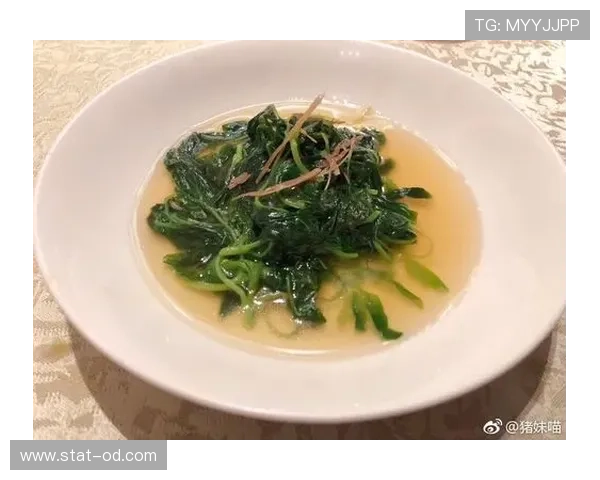 莱德基每天游50公里，吃饭像打卡米其林