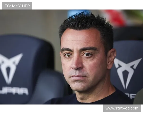 哈维暂停休假紧急赶回巴萨！主帅首次直面管理矛盾与帅位危机