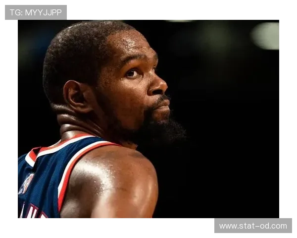 杜兰特无球跑动拉开空间，高效输出改变进攻结构